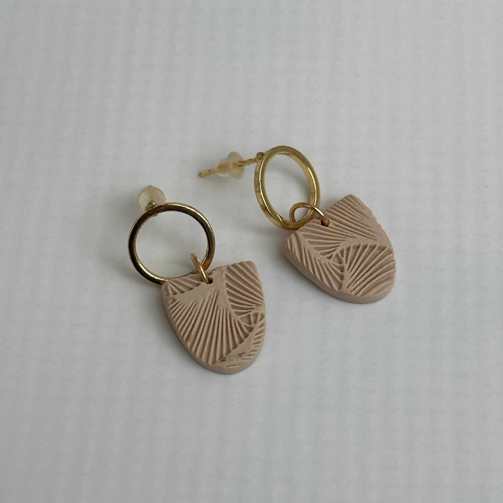 NWOT Neutral Clay Earrings